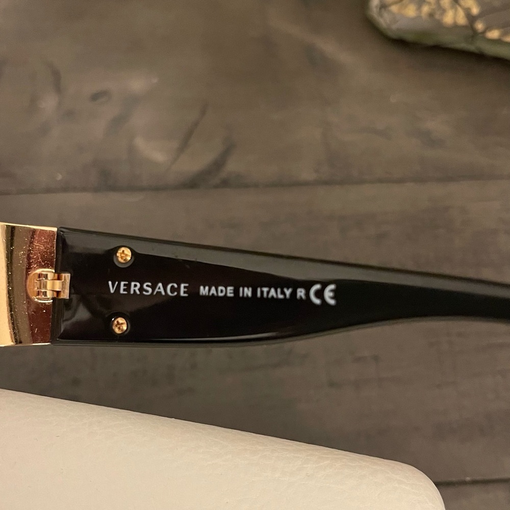 COPY - Versace Sunglasses - Picture 3 of 4